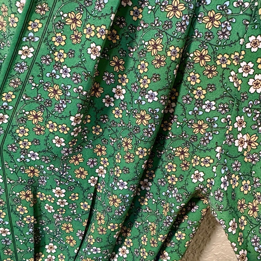 Max Studio Green Floral Blouse - Picture 3 of 5